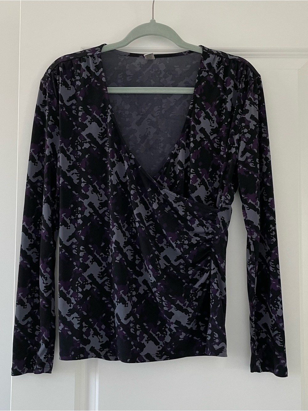 Merona Black & Purple Patterned Surplice Long Sleeve Top